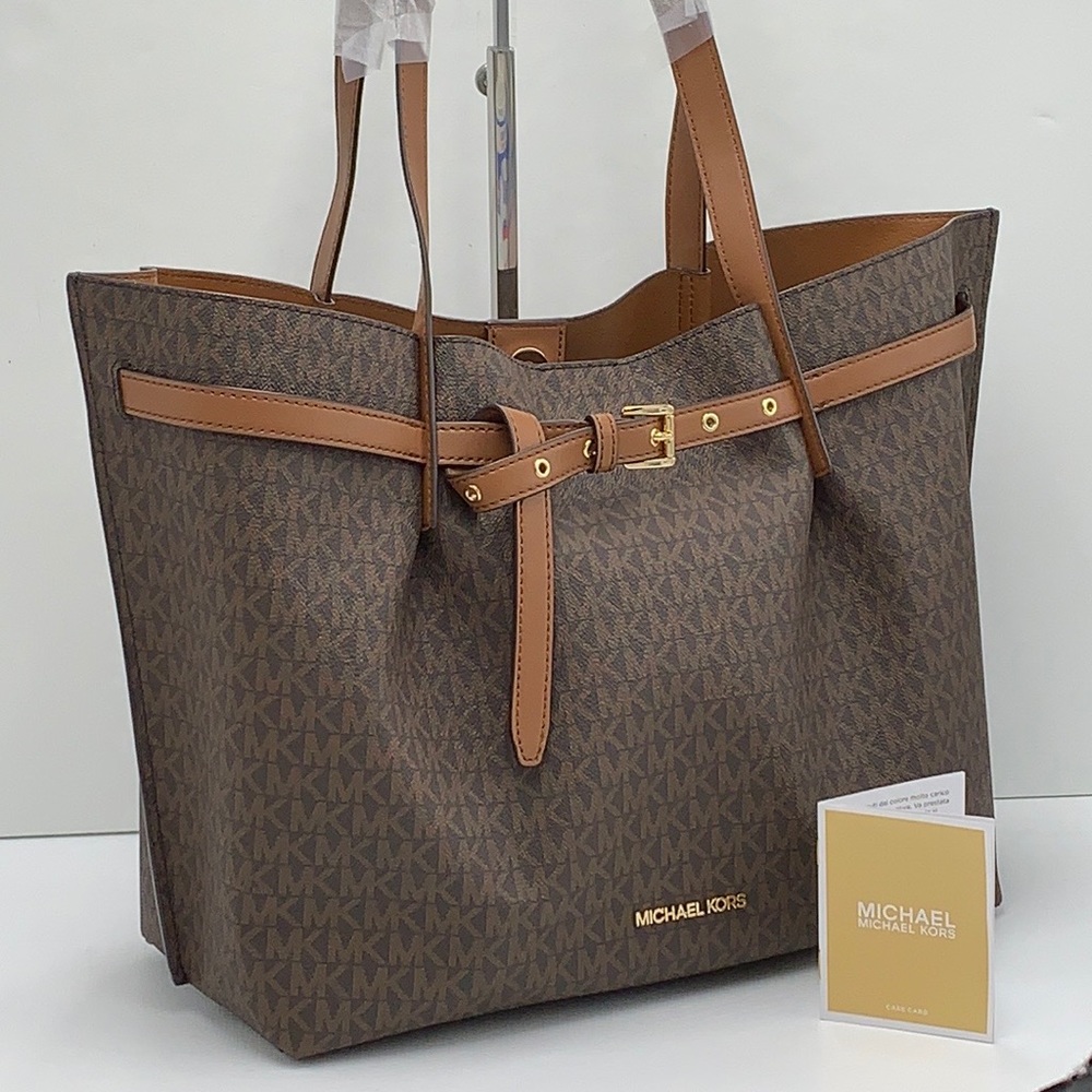 MICHAEL KORS
Emilia Large Logo Tote Shoulder Bag
COLOR BROWN
NWT - Picture 15 of 16